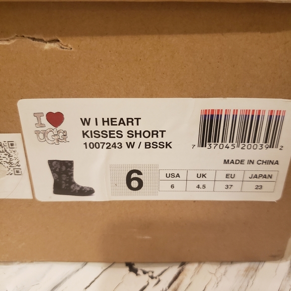I heart Ugg Kisses Short - Picture 7 of 10